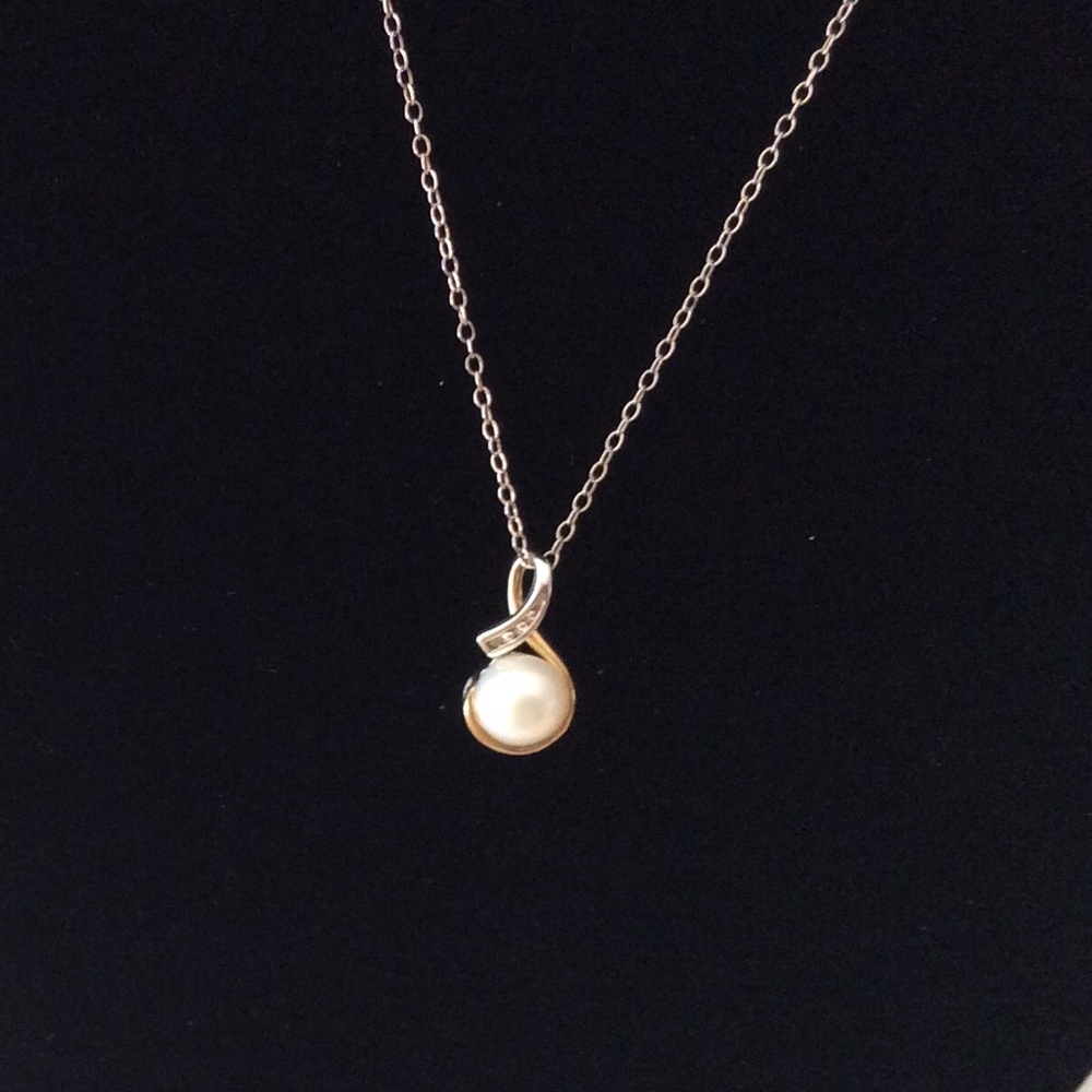 Pearl pendant 10k 18” NWT 199.00